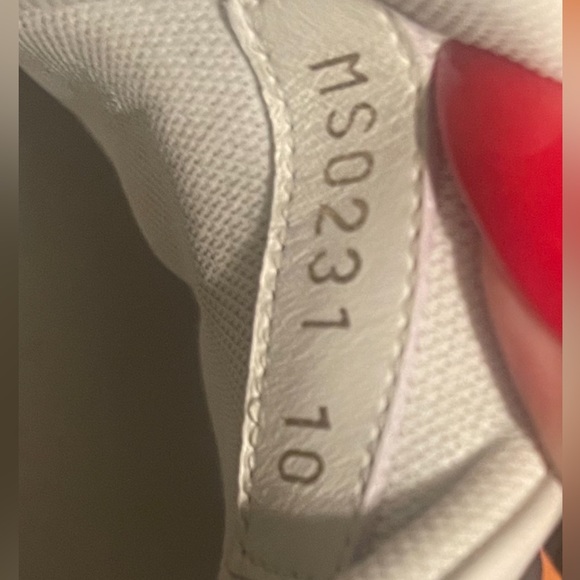 Men’s Louis Vuitton white sneaker - Picture 10 of 10